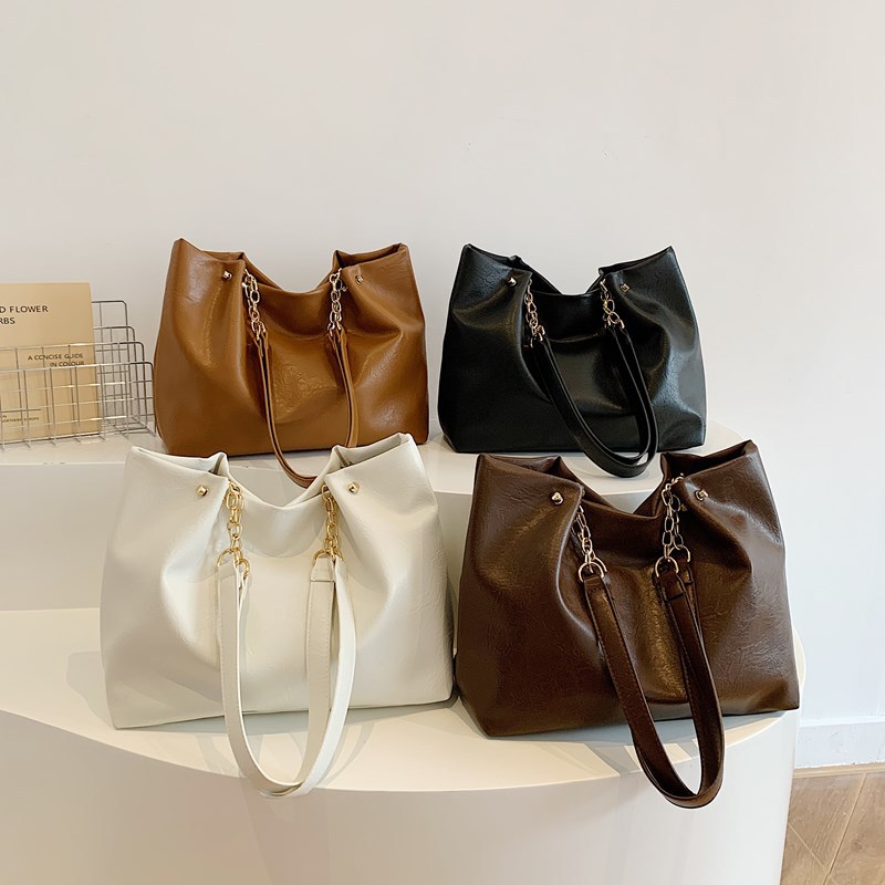 Soft-textured women's bag 2024 new style, fashionable and casual chain shoulder bag, large-capacity commuter bag, tote bag, trendy Application Scenario