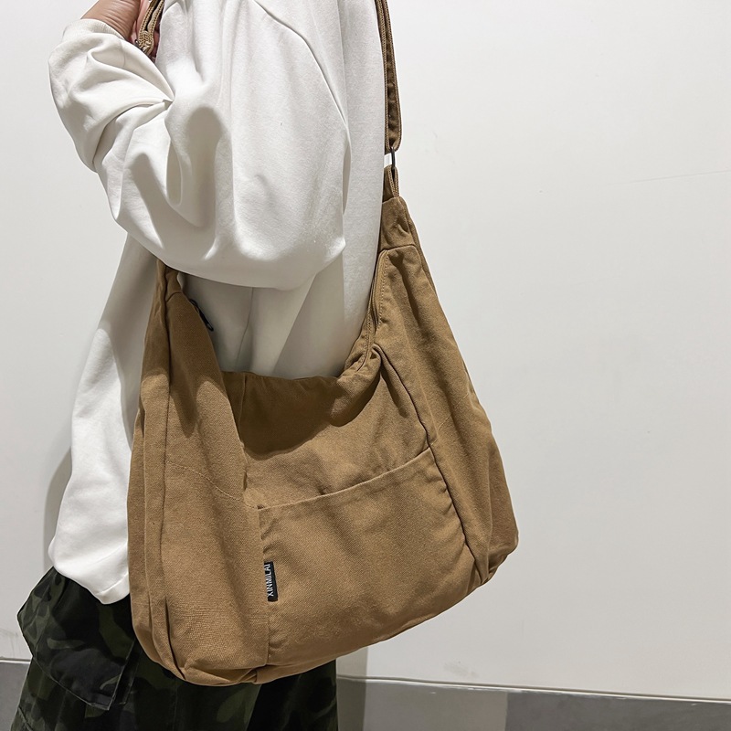Large-capacity washed canvas bag, pleated casual crossbody bag, Japanese-style simple commuting single-shoulder bag, casual tote bag details Picture