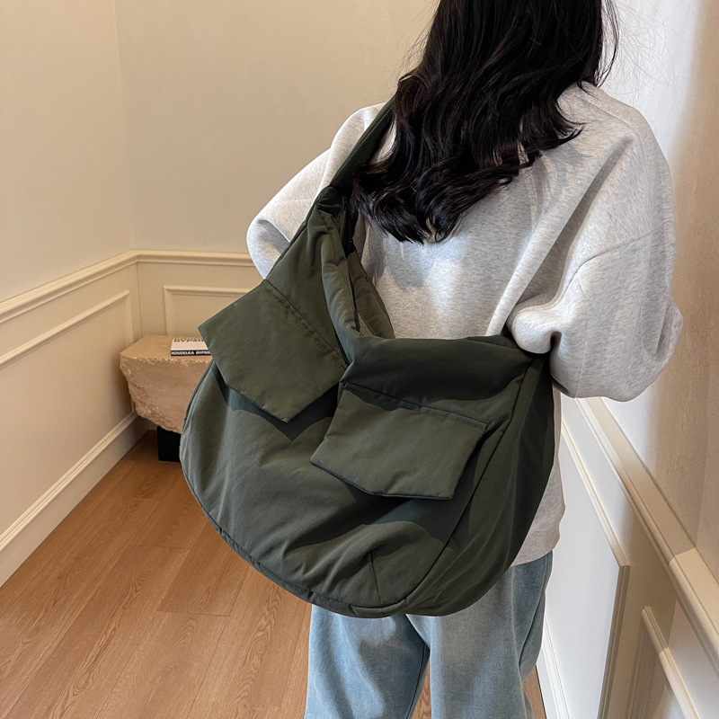 New autumn and winter cute girlish style multi-pocket large-capacity crossbody bag, casual and versatile, laid-back style single-shoulder commuting bag details Picture
