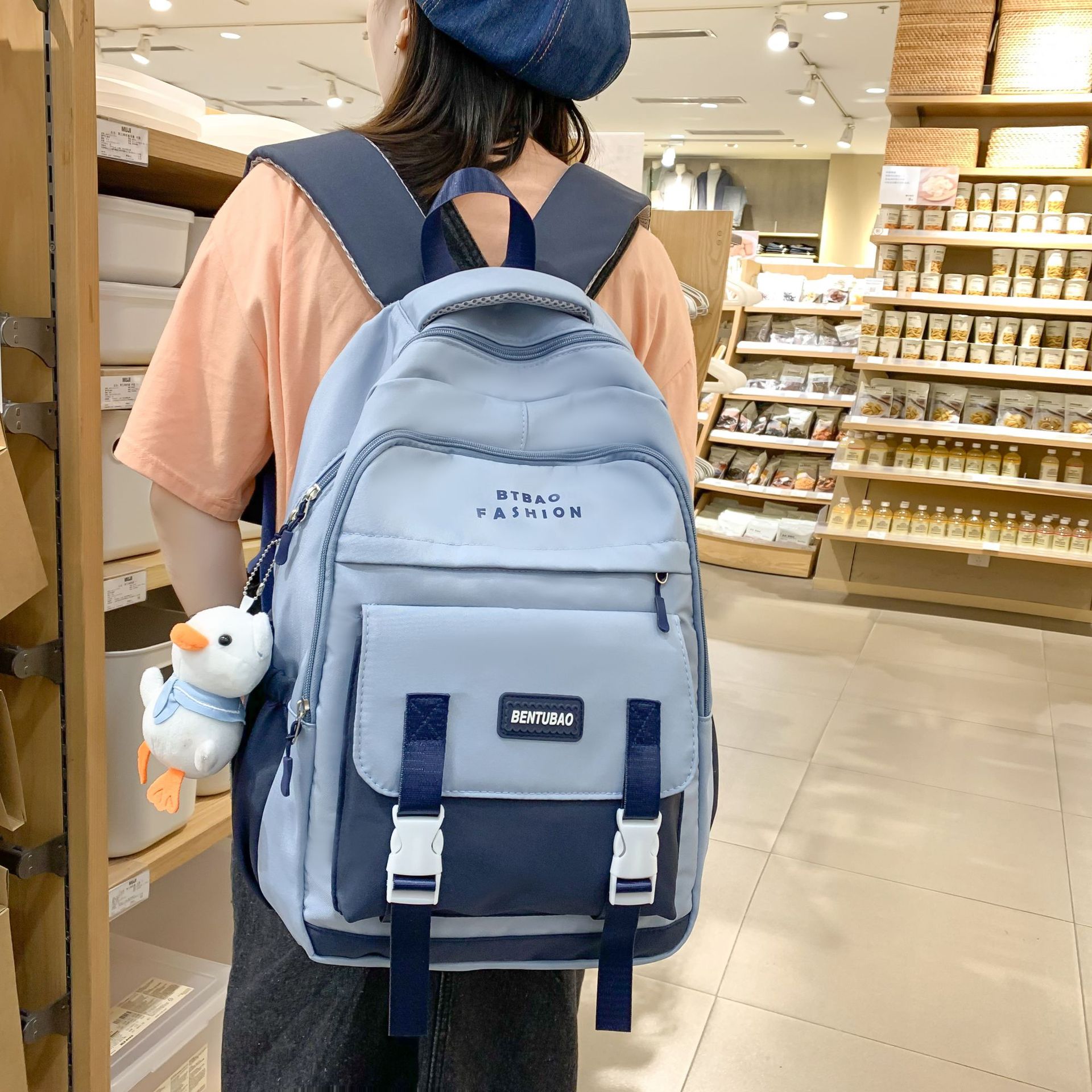 The new schoolbag for girls is in the Korean style of Instagram. It is a backpack for junior and senior high school students with multiple layers. It is also a backpack for primary school students for boys full figure