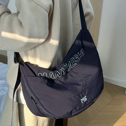 2025 Korean version crossbody bag, new nylon shoulder bag, horn bag, casual large-capacity commuter bag, versatile crossbody bag Specification drawing