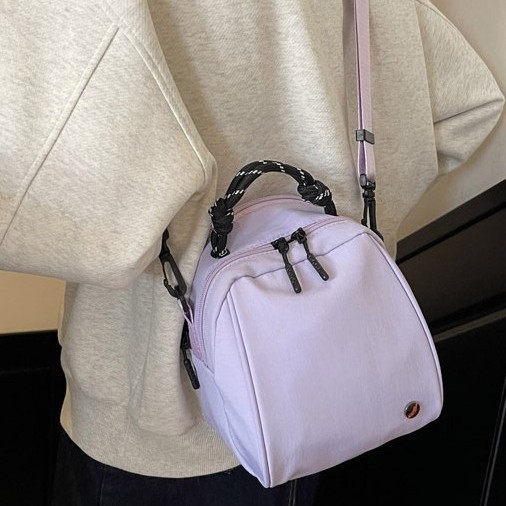 The new lightweight and waterproof nylon small shell bag is a simple design for women. It is a double-zipper single-shoulder crossbody bag that is both artistic and trendy full figure