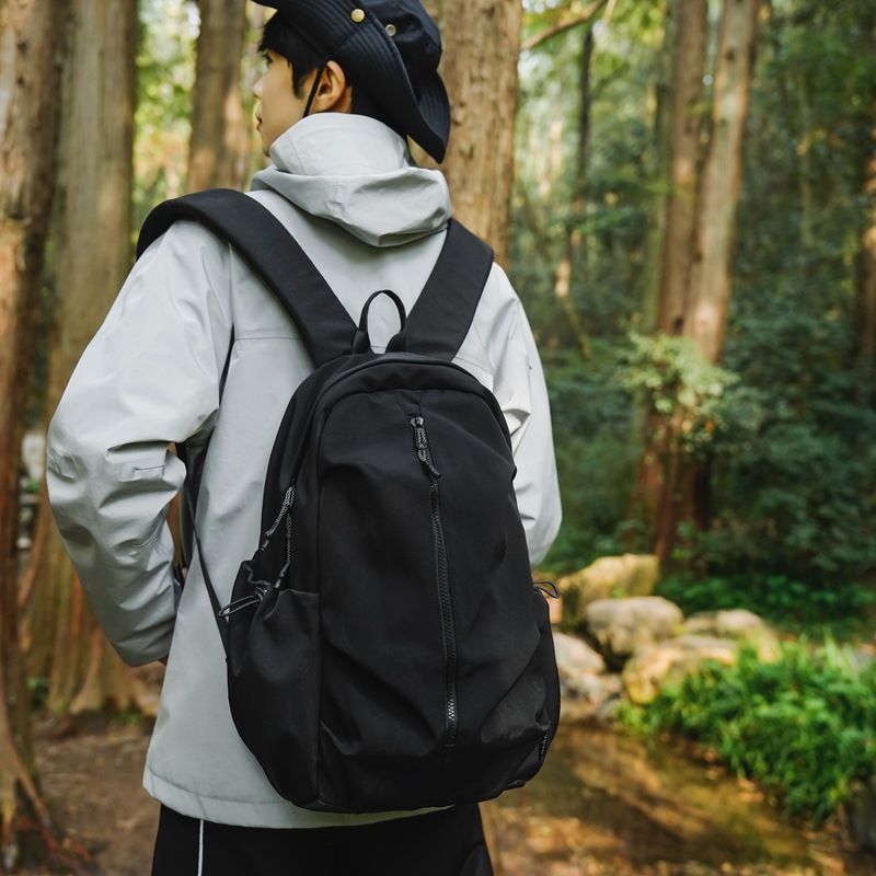 Lightweight, simple and solid-color backpack, casual and versatile. It's a school bag for high school students and a backpack for college students and couples traveling details Picture