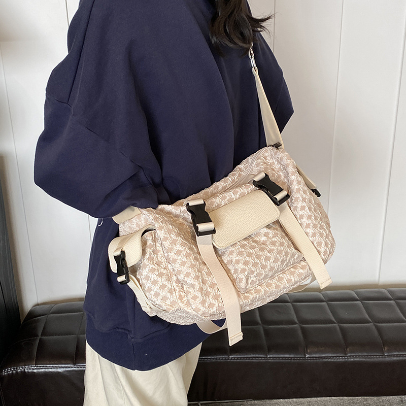 Korean style Instagram trendy casual dumpling bag for autumn and winter, portable and versatile for short trips, single-shoulder bag, 2024 fashionable women's bag full figure