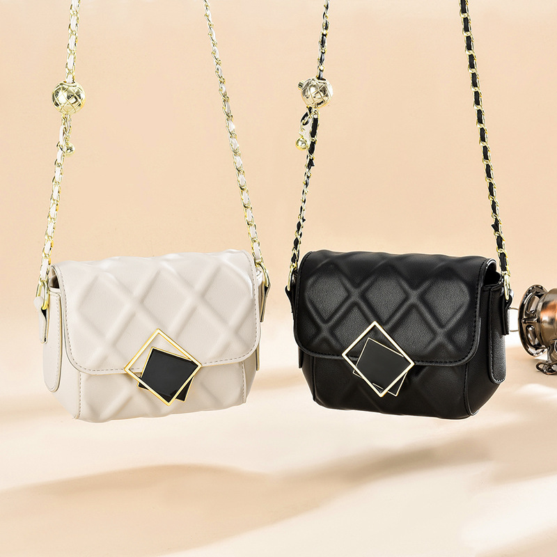 The 2022 new trendy and fashionable women's bag of "Little Bag Girl" is a high-end and stylish diamond-shaped small golden ball chain single-shoulder crossbody bag details Picture