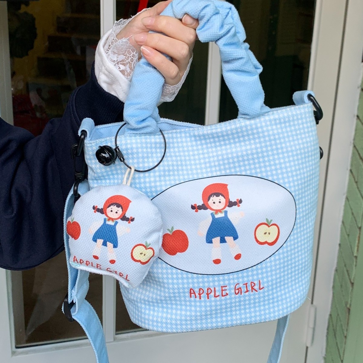 Sweet and artistic style dog crossbody bag, versatile tote bag, shoulder bag, niche single-shoulder canvas bag, casual hand-held bag Application Scenario