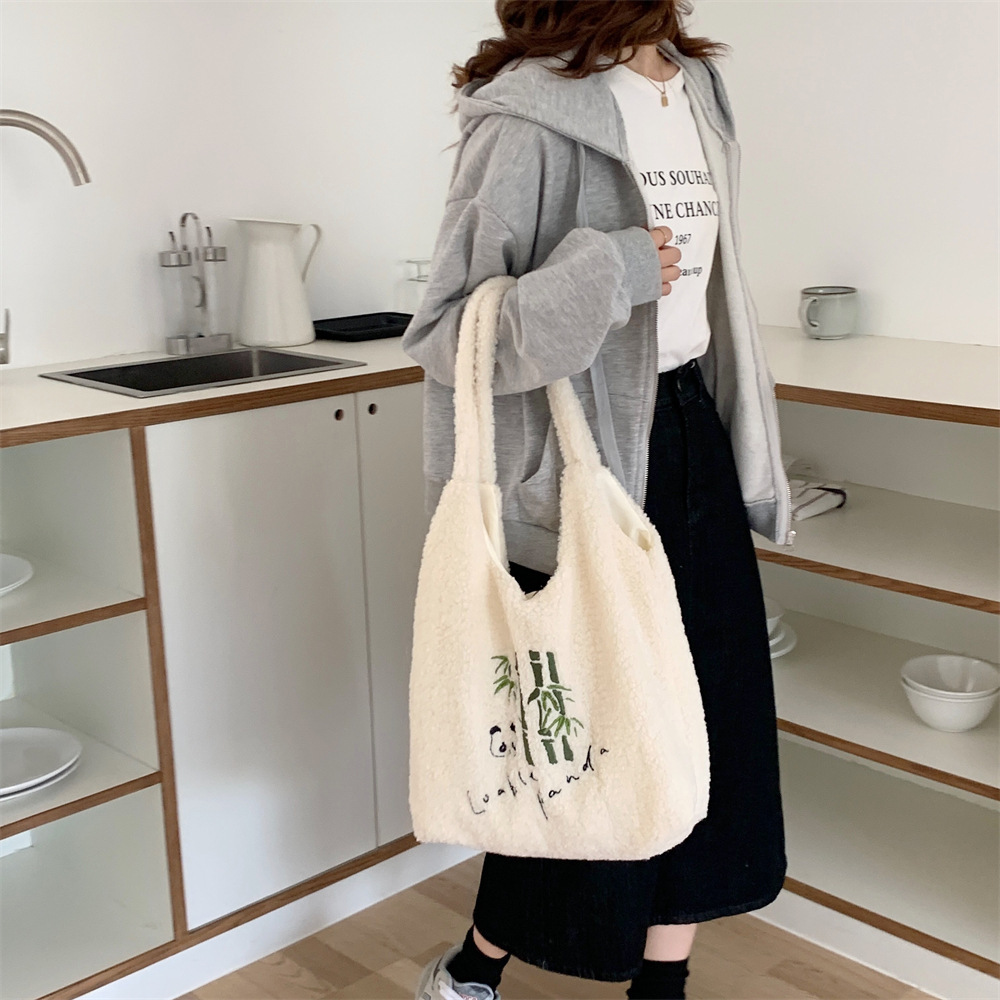 110101 Winter plush embroidered vest bag, large capacity single-shoulder bag, simple and cute little panda hand-held bag Application Scenario