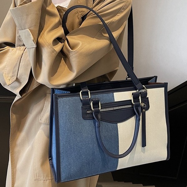 The new autumn and winter color-blocked denim hand-held shoulder bag, large-capacity underarm bag, and the trend of women's commuting briefcases for work Specification drawing