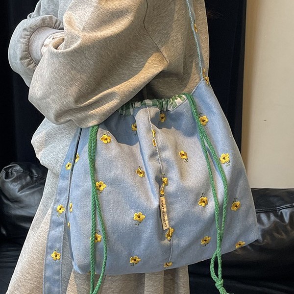 This spring and summer new denim casual embroidery, cute floral prints, simple Japanese style, versatile, adjustable, lightweight crossbody bag is perfect for women details Picture