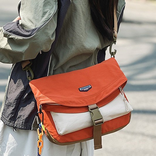 Japanese-style crossbody bags, workwear crossbody bags, single-shoulder bags, versatile for men's and women's commuting and casual wear, lightweight mobile phone small bags, outdoor trendy bags full figure