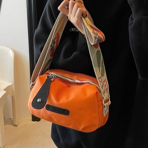 Spring and Summer women's casual, elegant and trendy 2025 new single-shoulder bag, women's crossbody bag, and women's personalized small crossbody bag full figure