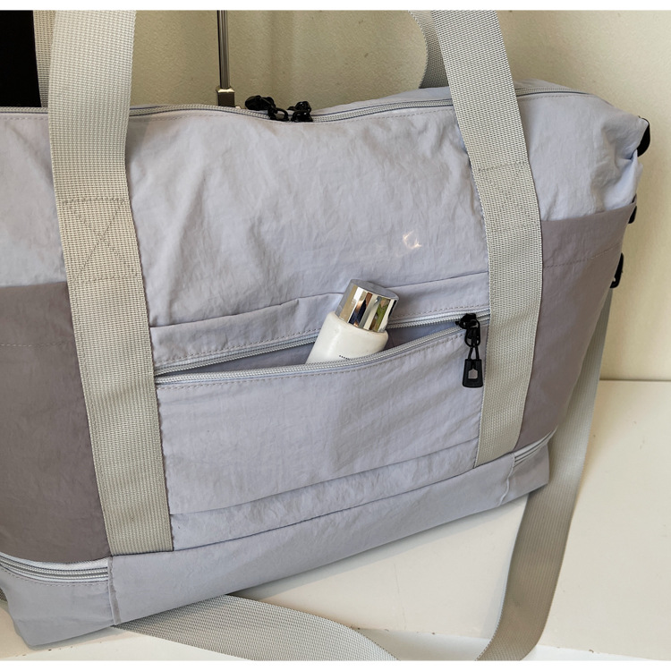 Outdoor lightweight nylon fabric waterproof hand-held shoulder bag, large-capacity crossbody single-shoulder bag, short travel bag Application Scenario