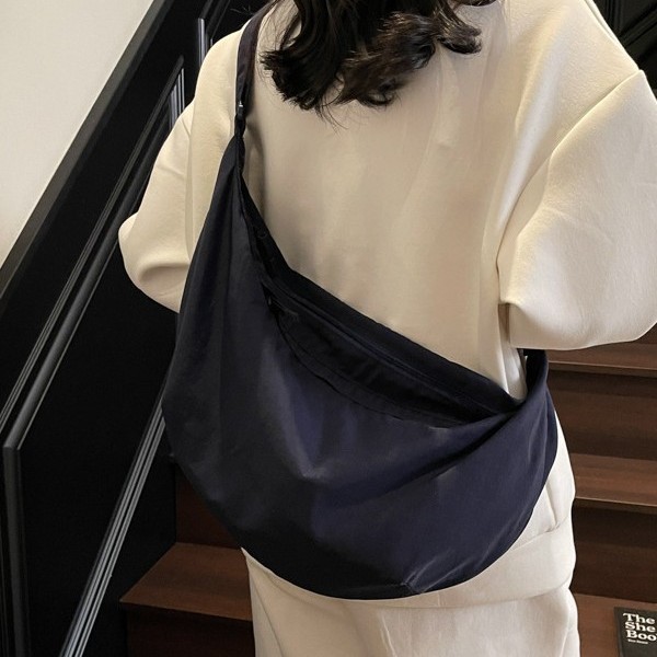 Dumpling Bag for Girls: Simple and laid-back commuting style, large-capacity lightweight single-shoulder bag, casual Korean-style relaxed crossbody bag for class Specification drawing