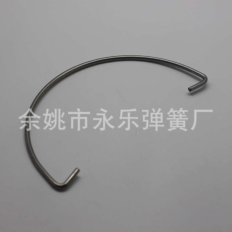 Factory direct supply of 304 stainless steel hand-held hanging buckle springs, steel wire snap springs, mechanical springs, C-type snap springs Application Scenario