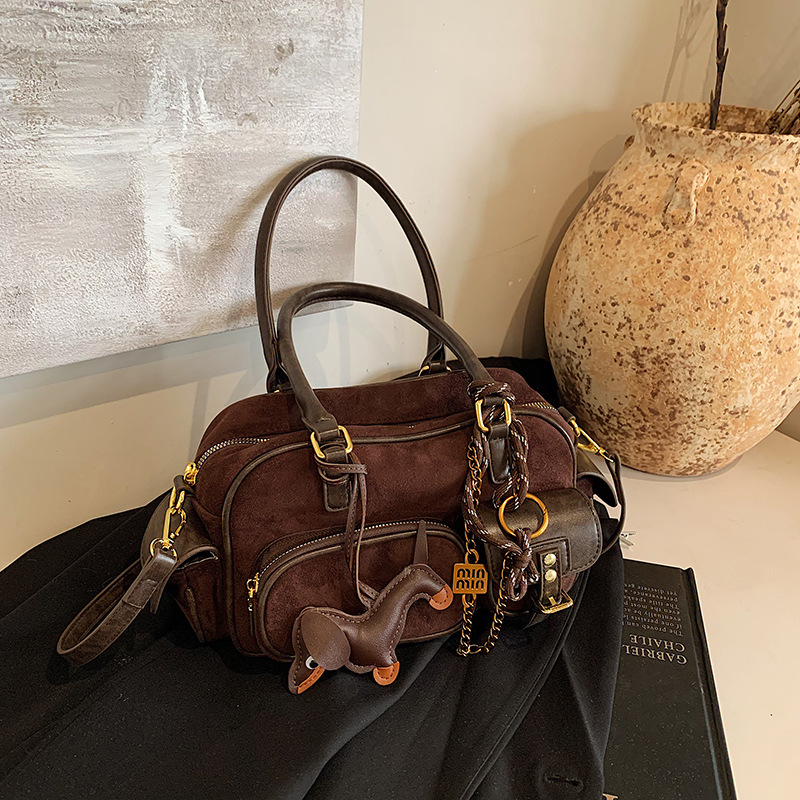 New hand-held travel bag for women 2024, retro, fashionable and casual single-shoulder bag, Korean style, high-end, trendy and versatile women's bag details Picture