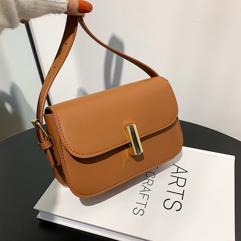 The 2021 new trendy and retro crossbody bag for women, a casual and fashionable new simple single-shoulder bag full figure