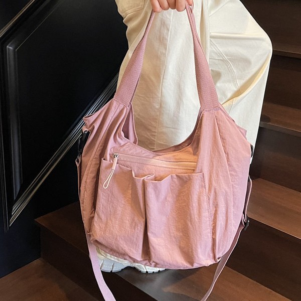 Solid-color single-shoulder bag, simple and casual, large-capacity bag, Oxford cloth backpack, new fashionable and versatile commuting bag, handbag Application Scenario