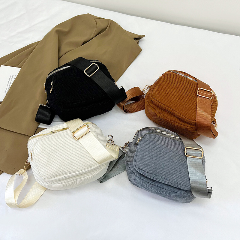 Casual and sporty corduroy crossbody bag, a popular new single-shoulder bag for the autumn of 2024, a Korean version of Instagram wide-band women's bag Application Scenario