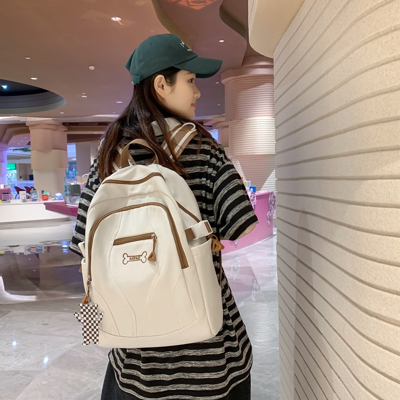 New solid-color Japanese-style backpack for male and female middle school students, large capacity, simple for high school and college students full figure