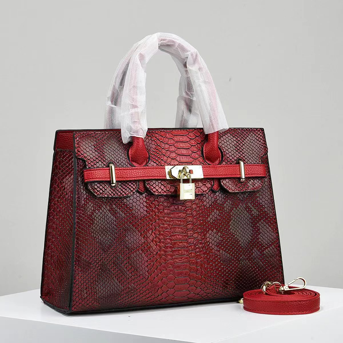 Fashionable new style from the manufacturer, direct sales with a new texture, trendy handbags, mom and women's bags, single-shoulder crossbody bags full figure