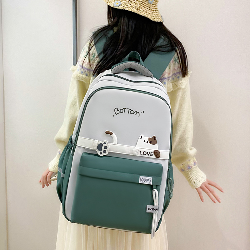 The new nylon schoolbag has a high appearance level. It is a multi-layered casual backpack with cute cats for middle school students Specification drawing