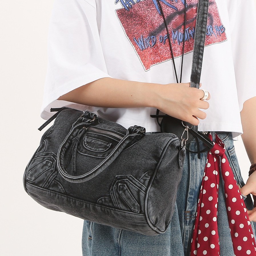 Retro washed denim motorcycle casual new handbag, eye-catching single-shoulder crossbody bag, large-capacity tote bag details Picture