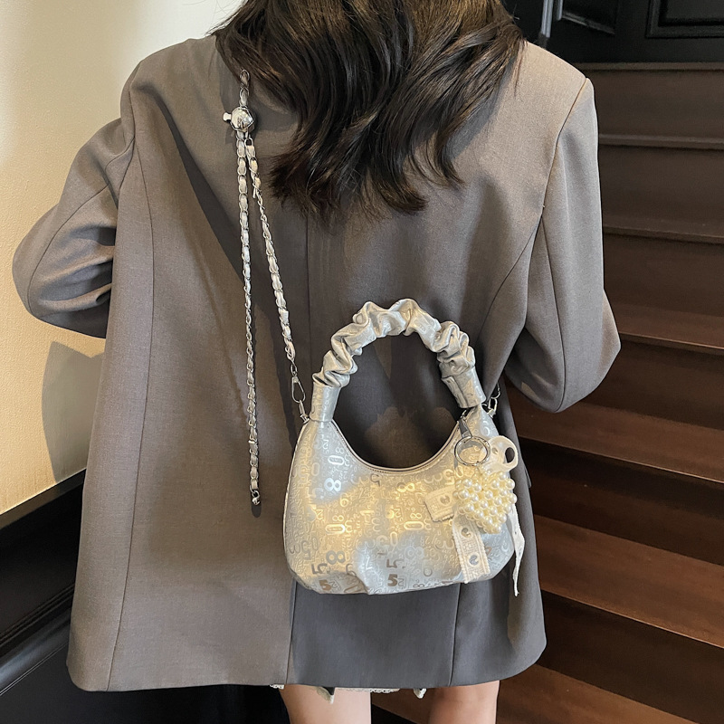 Super popular pleated handbag 2025 new style, versatile chain bag, stylish crossbody bag, fashionable shoulder bag, stylish women's bag Application Scenario