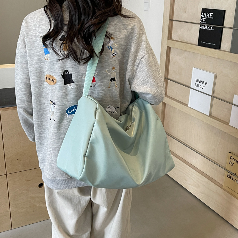 Fashionable large-capacity sports and fitness bag, 2025 new style casual travel bag, lightweight short-distance luggage storage bag for outings Specification drawing