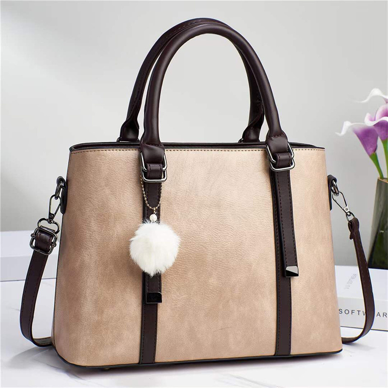 This is a new fashion women's bag made of retro materials for export in the autumn of 2024. It is a trendy crossbody handbag for women and a single-shoulder bag Application Scenario