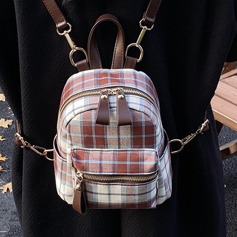 The new checkered mini backpack for autumn and winter is fashionable and versatile for girls. It's a casual small backpack with a school style and a trendy mobile phone bag full figure