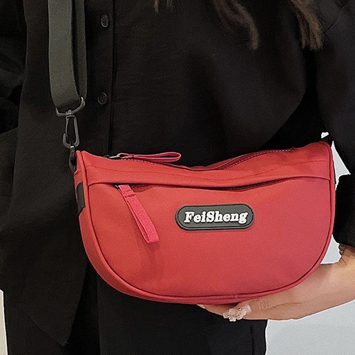 Casual women's bag with foreign trade style 2025 Spring/Summer new capacity casual solid color nylon fabric lightweight single-shoulder crossbody bag Application Scenario