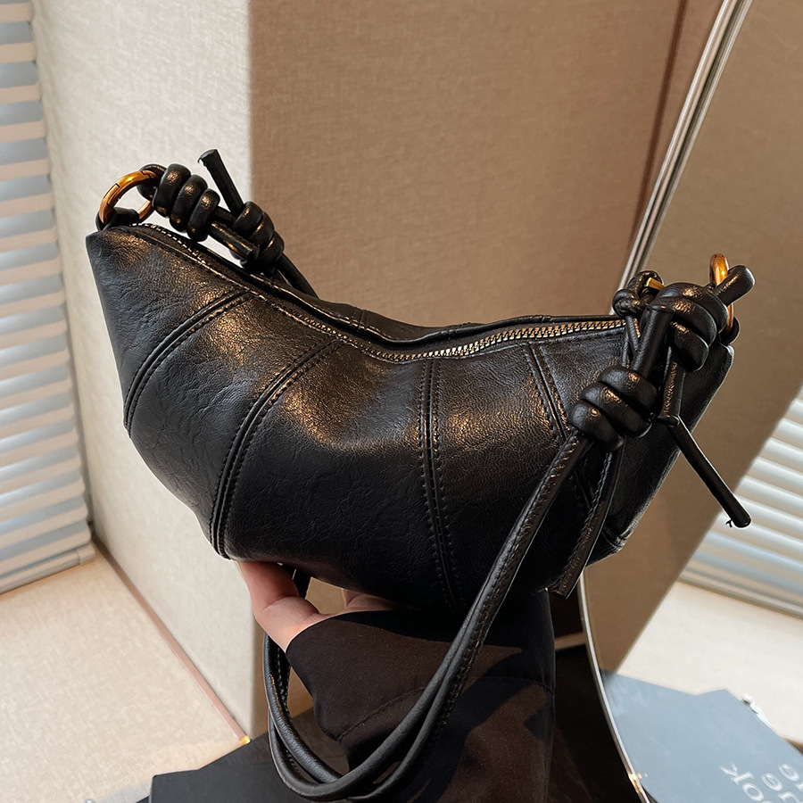 Retro casual Dumpling Bag for Women 2024 New trendy and versatile single-shoulder bag. Niche design fashionable and versatile single-shoulder bag full figure