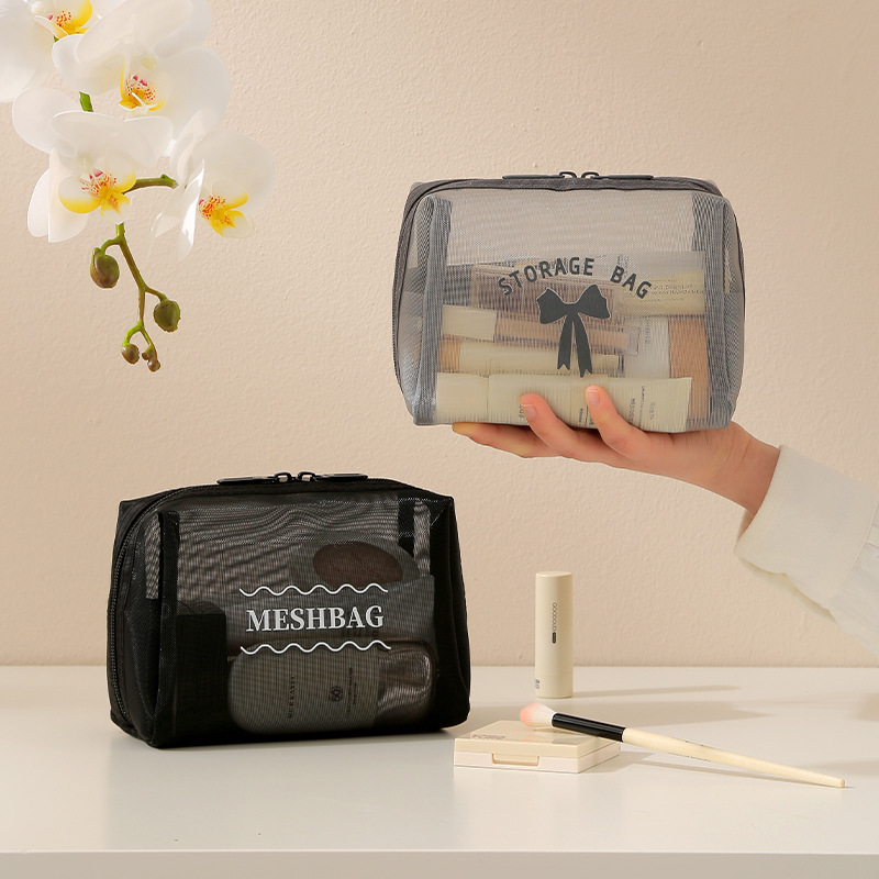 New nylon mesh octagonal makeup bag, large-capacity travel storage bag, water-resistant business trip storage bag, multi-functional Application Scenario