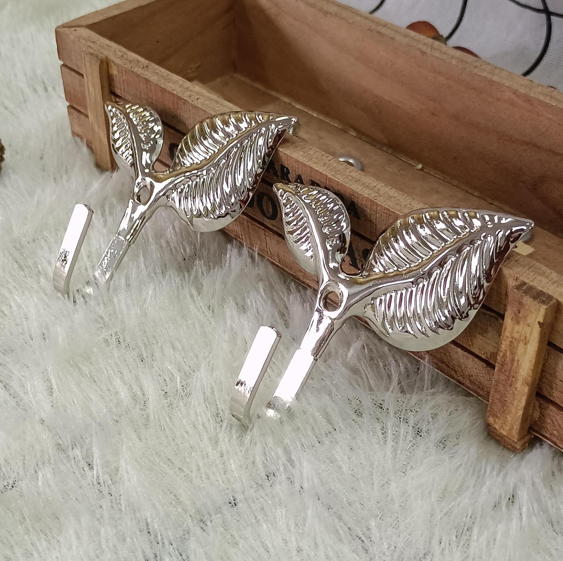 Cross-border best-selling curtain accessories: curtain hooks, curtain wall hooks, European-style leaf hooks, wall hooks, coat hooks, factory direct sales Application Scenario