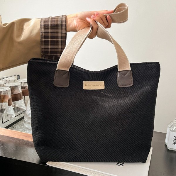 The new autumn and winter tote bag is a versatile, fashionable and casual handbag with a large capacity and a laid-back style for women details Picture