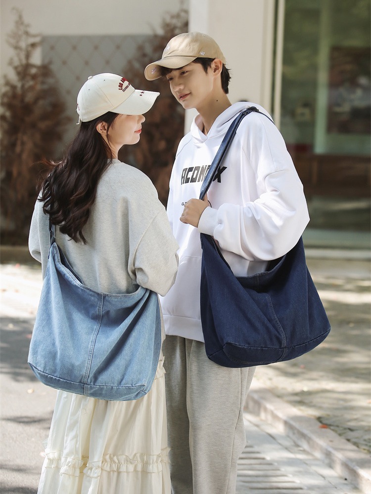 2024 New Japanese street fashion large-capacity crossbody bag for men and women, ins Harajuku retro denim single-shoulder bag full figure