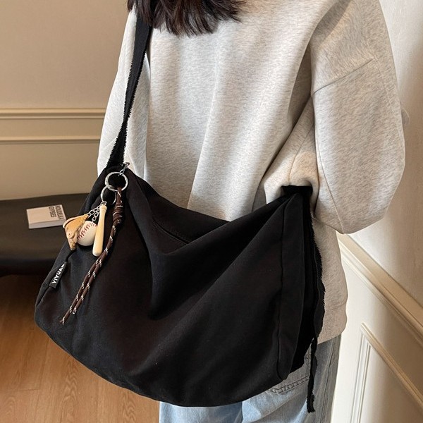 New large-capacity versatile autumn and winter single-shoulder bag, lightweight and fashionable tote bag, artistic solid color, elegant and simple single-shoulder bag full figure