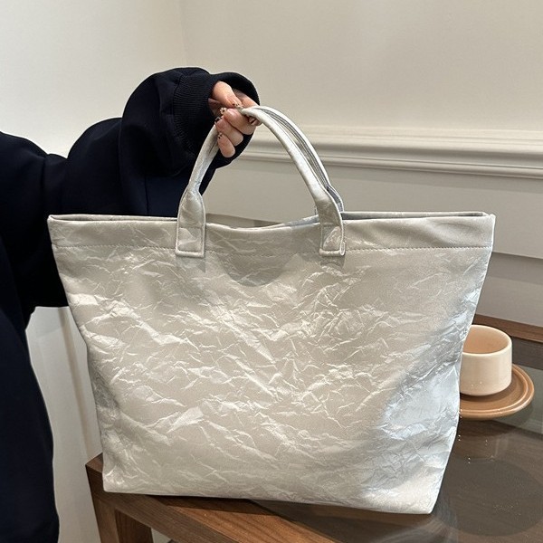 The 2025 summer new style of fashionable and simple underarm bag, Korean-style trendy casual tote bag, and women's stylish and individual single-shoulder bag Specification drawing