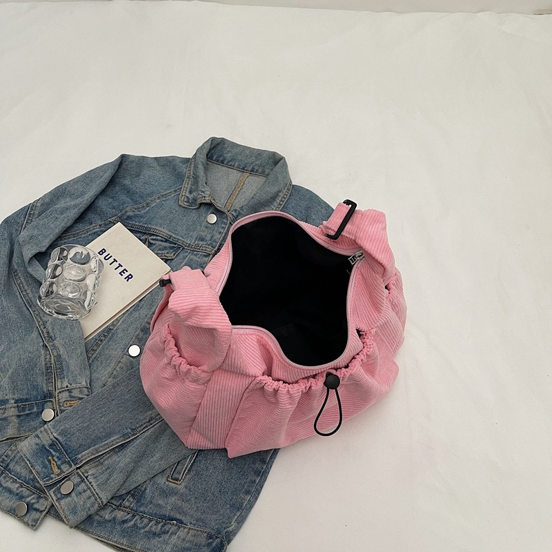 Simple and casual corduroy fabric bag for women, new autumn/winter 2024, fashionable and versatile single-shoulder bag, large-capacity commuting crossbody bag Application Scenario