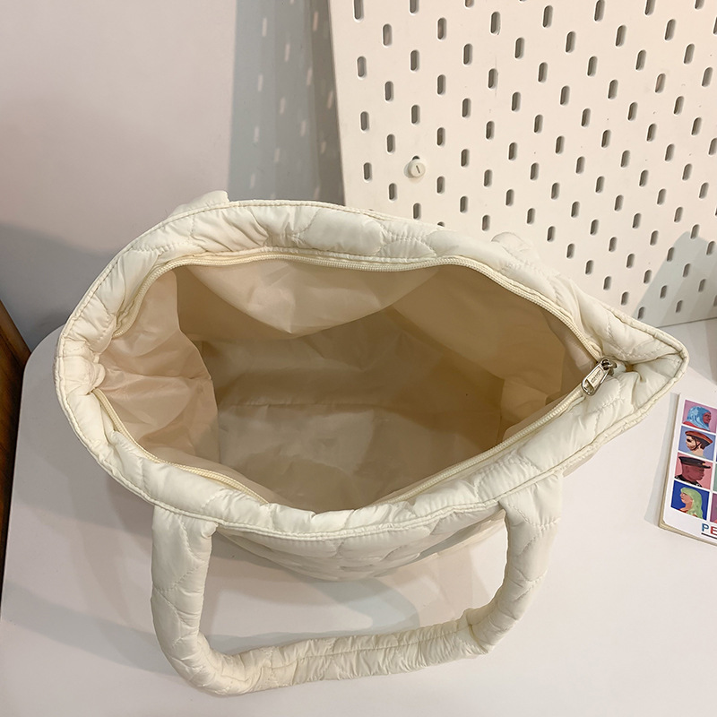 This Korean Instagram autumn and winter single-shoulder bag is a soft and sticky candy-colored tote bag with a girlish heart Application Scenario
