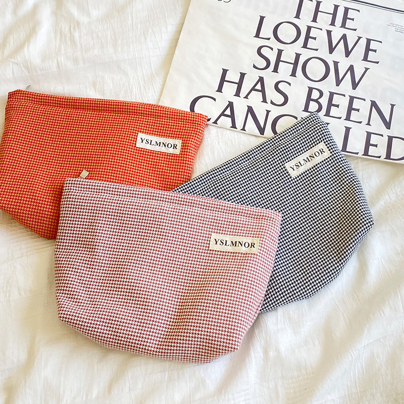 Customized checkered jacquard surface storage bag, convenient and multi-functional storage bag, cosmetic storage bag source factory Specification drawing