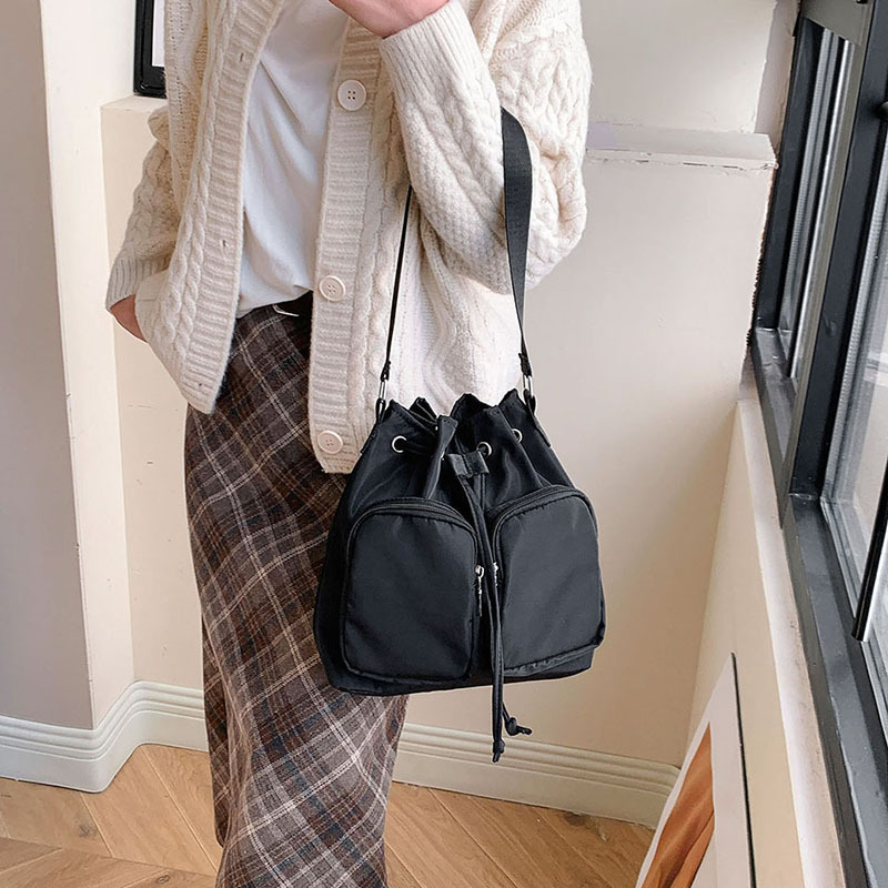 New trendy, simple and versatile women's bags, single-shoulder student bags for women 2025, commuter and casual, double-shoulder bucket bags wholesale Application Scenario
