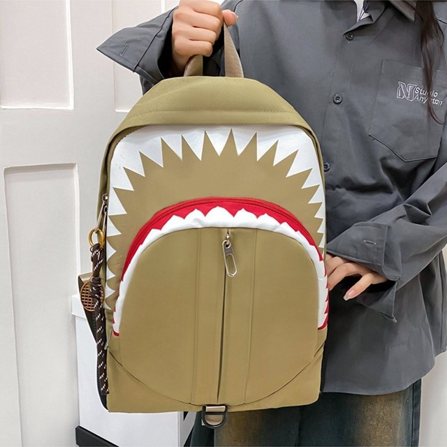 A new campus trend shark backpack for men, a large-capacity, personalized and creative backpack for junior and senior high school students Application Scenario