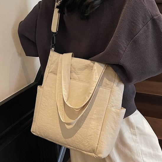 The new artistic crossbody single-shoulder bag, large-capacity shopping bag, eye-catching solid-color tote bag, commuter bag and student schoolbag full figure