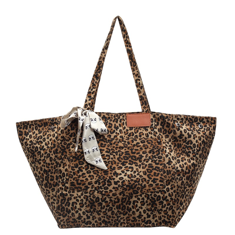 2024 New oversized leopard print tote bag, cross-border bestseller shopping bag, export large bag, bat bag, commuting canvas bag Item Picture