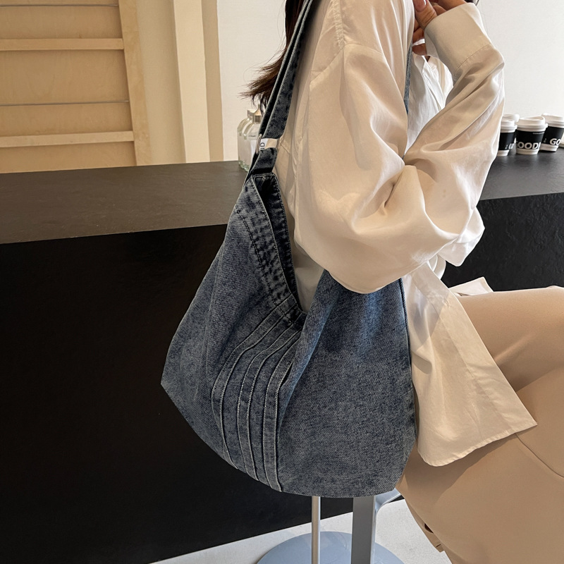 Artistic and casual denim single-shoulder bag for women, 2024 new large-capacity tote bag, fashionable and simple student class bag details Picture