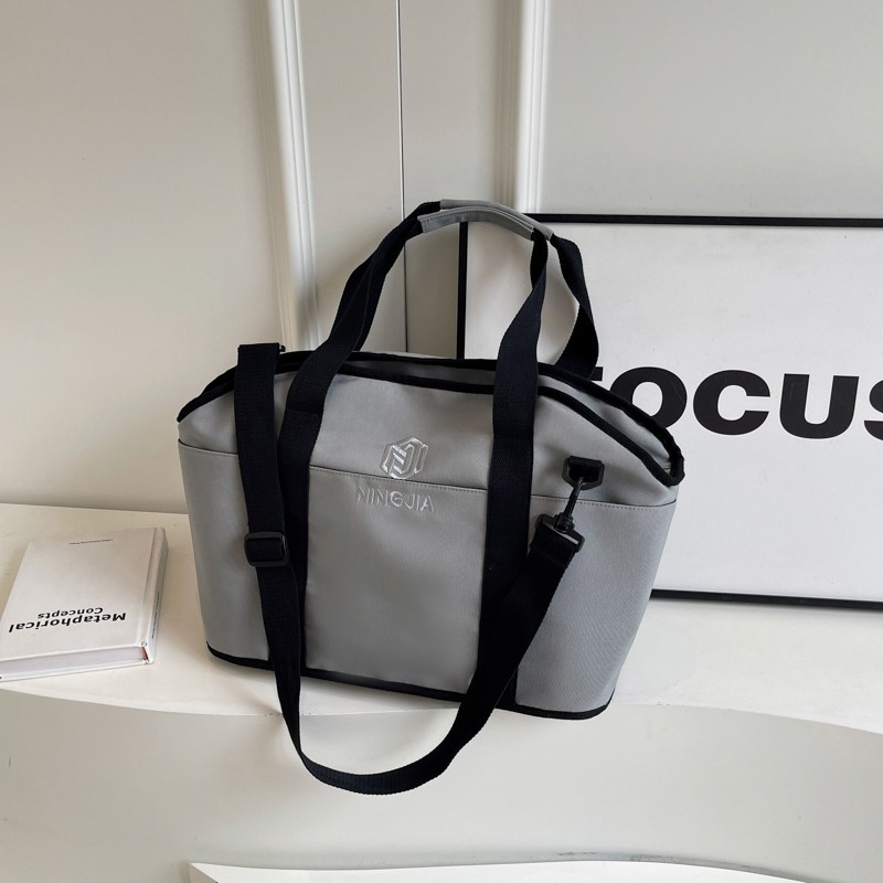 New fashionable and lightweight yoga fitness bag, women's outdoor short trip storage bag, Korean-style simple single-shoulder crossbody bag details Picture