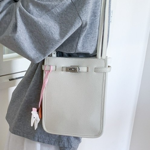Retro and fashionable drawstring bucket bag for women, Spring 2025 new style, fresh and simple single-shoulder bag, trendy and casual women's bag details Picture