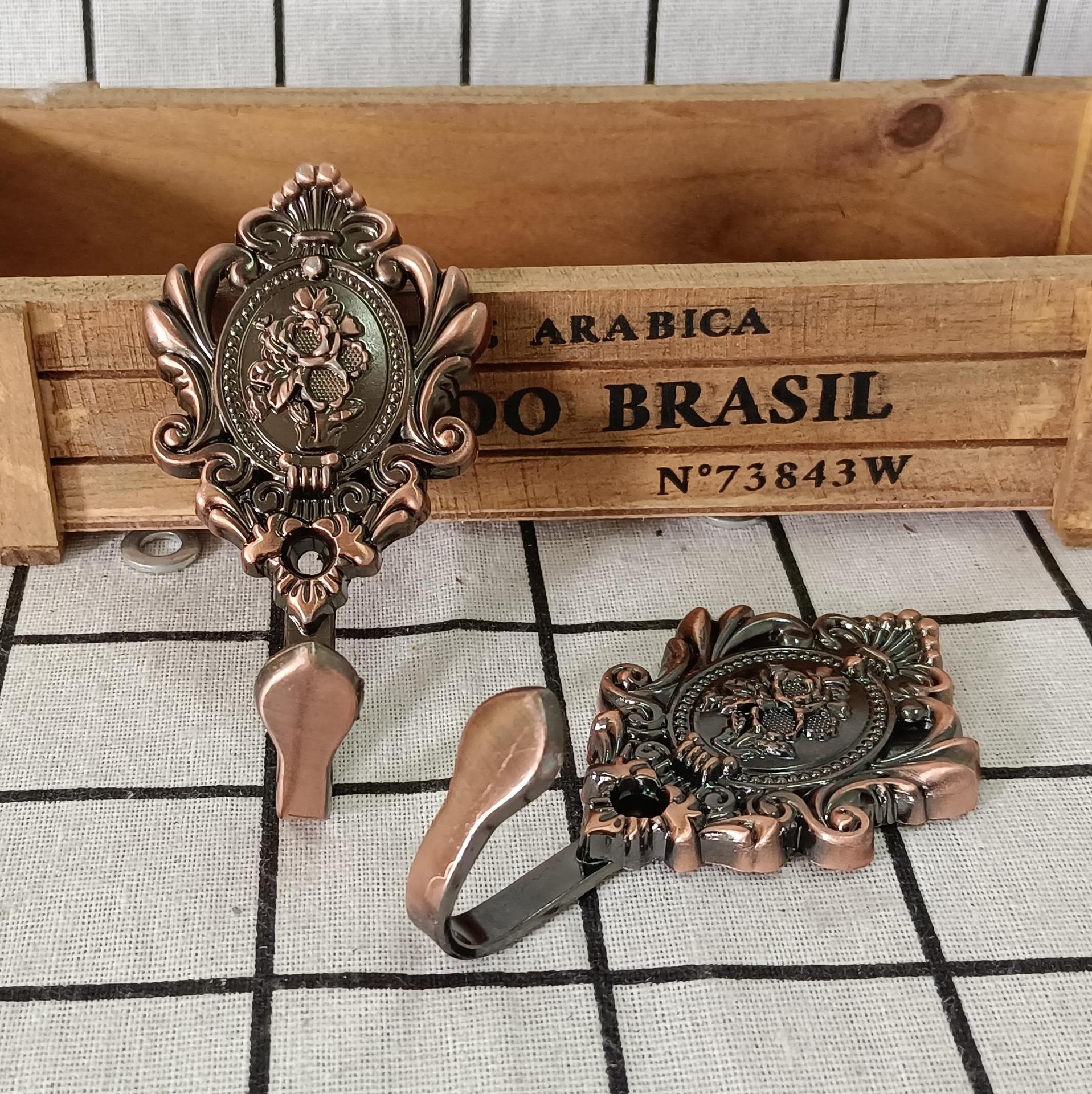 Factory direct sales of curtain hooks, European-style zinc alloy fan-shaped hooks, cross-border bath curtain hooks, door and window hooks, and coat hooks details Picture