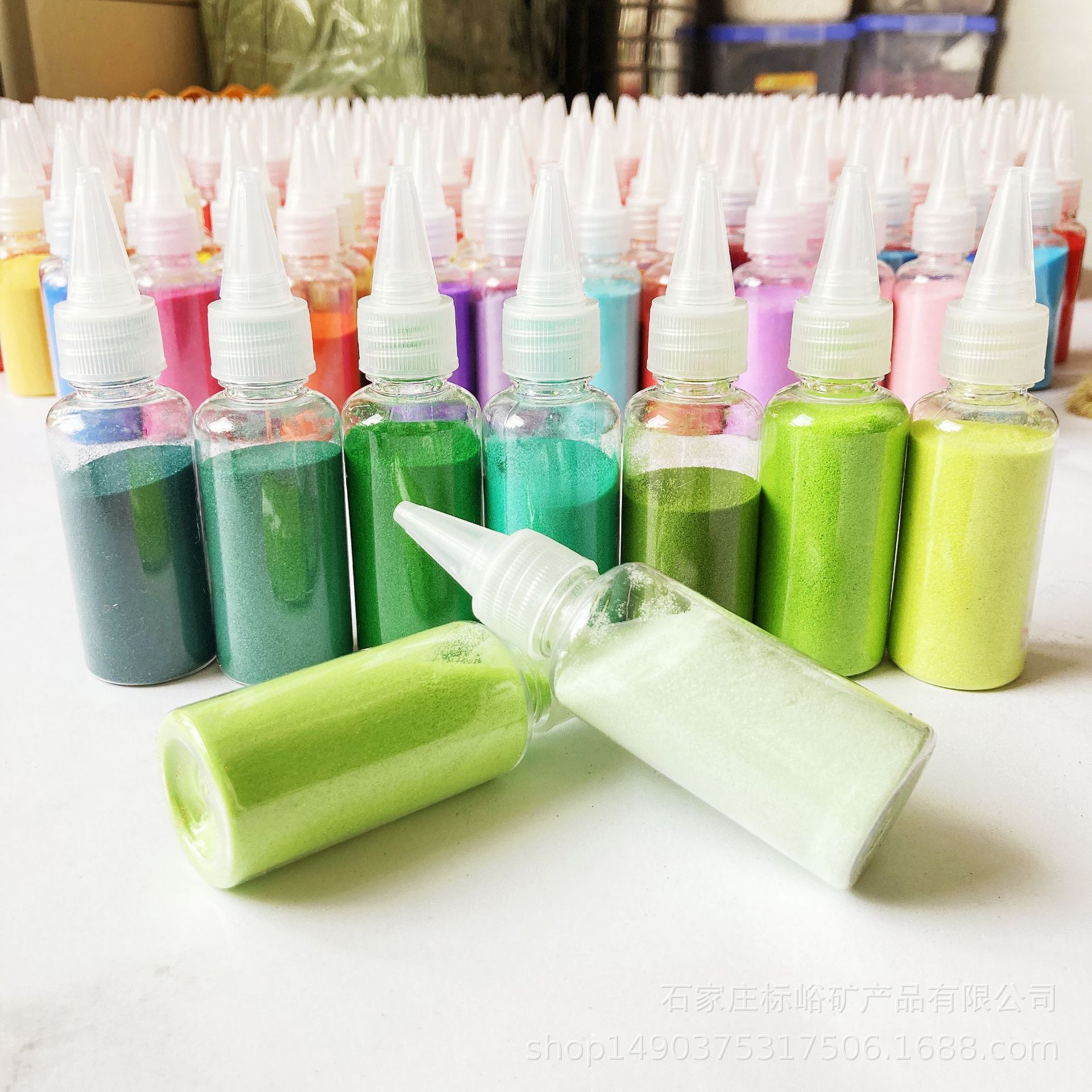 Children's early education toys, pointed-mouth bottles, sand painting, colored sand brushes, using 120-mesh fine sand and 24-color sand painting colored sand Application Scenario